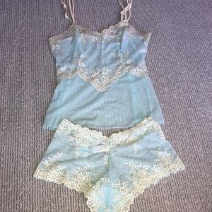 Two piece lace set NWT Wacoal S/M